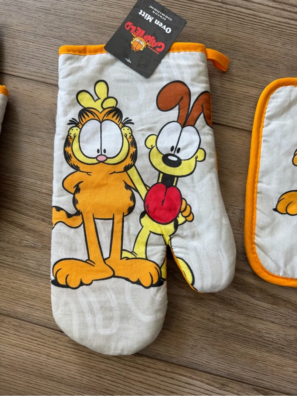 Orange Oven Mitt Garfield and Pot Holder Set -
